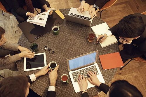 清華畢業生應聘保姆？簡歷照片竟是盜用，信息咨詢服務背后藏隱憂